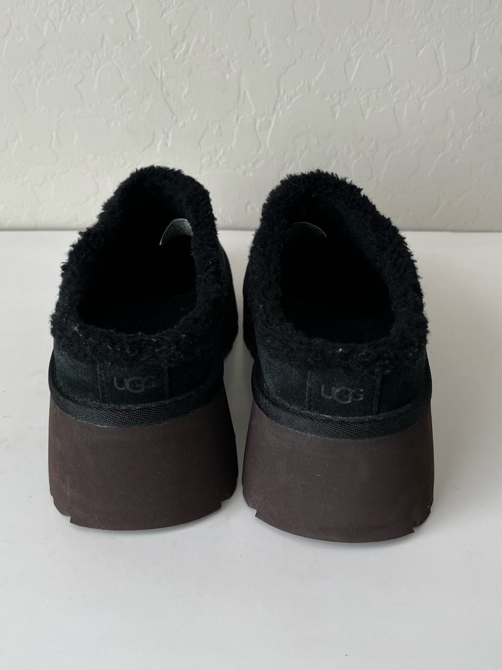UGG New Heights Platform Cozy Clog Slippers Black Shearling Lined Women’s 9 - Picture 6 of 9